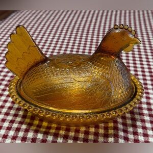 Amber Stipple Hen on Nest: Indiana Glass